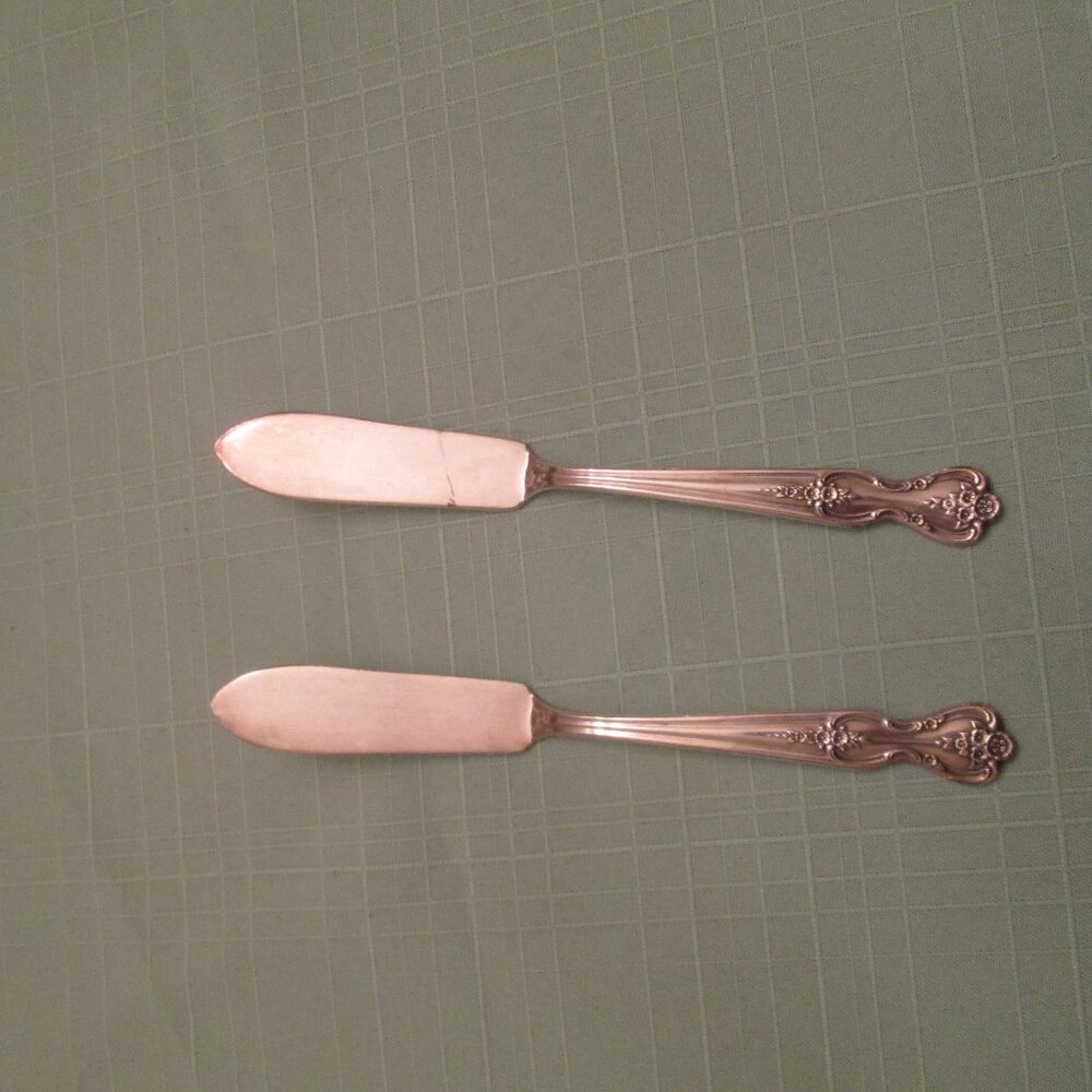 WM ROGERS VINTAGE SILVERWARE SET